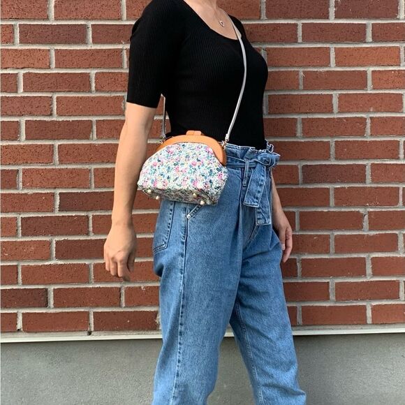 Handmade Genuine Leather Floral Printed Round Wooden Frame Clutch/CrossBody - Picture 7 of 16